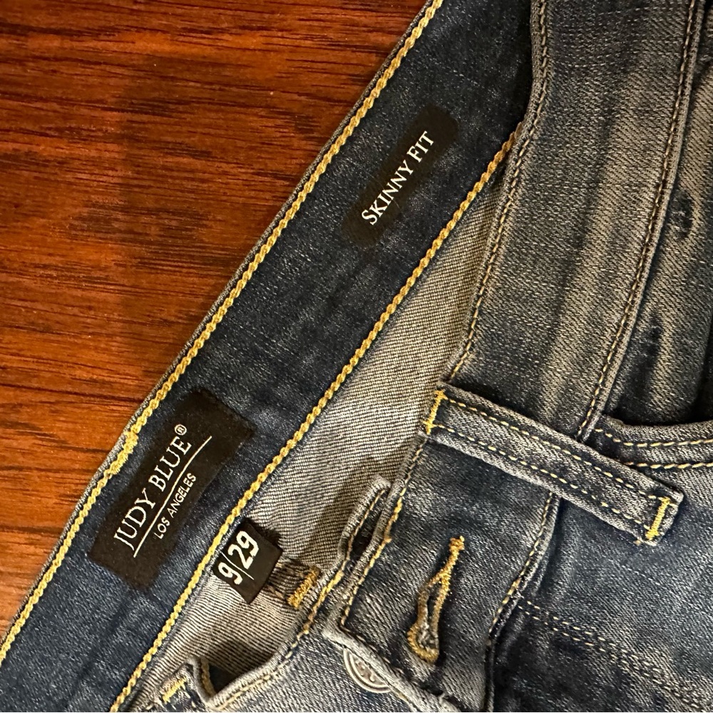 Judy Blue Distressed Skinny Jeans - Picture 4 of 5